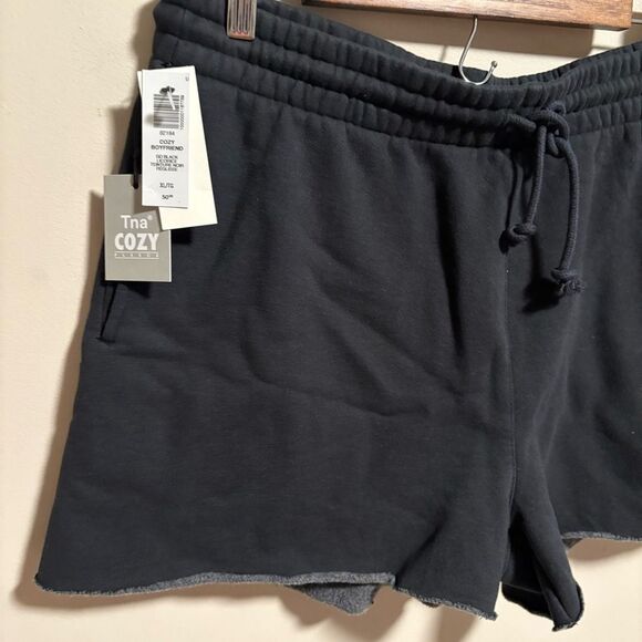 NWT Aritzia TNA Cozy Fleece Boyfriend Hi-Rise Mini Short Black- Size XL - Picture 4 of 9